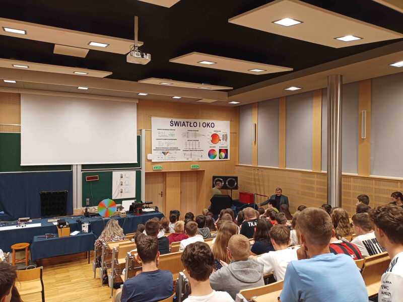 Pokazy z fizyki 2025