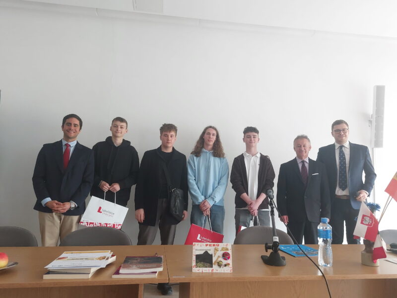 „Hiszpania + Hispanoameryka → Hispanistyka KUL”